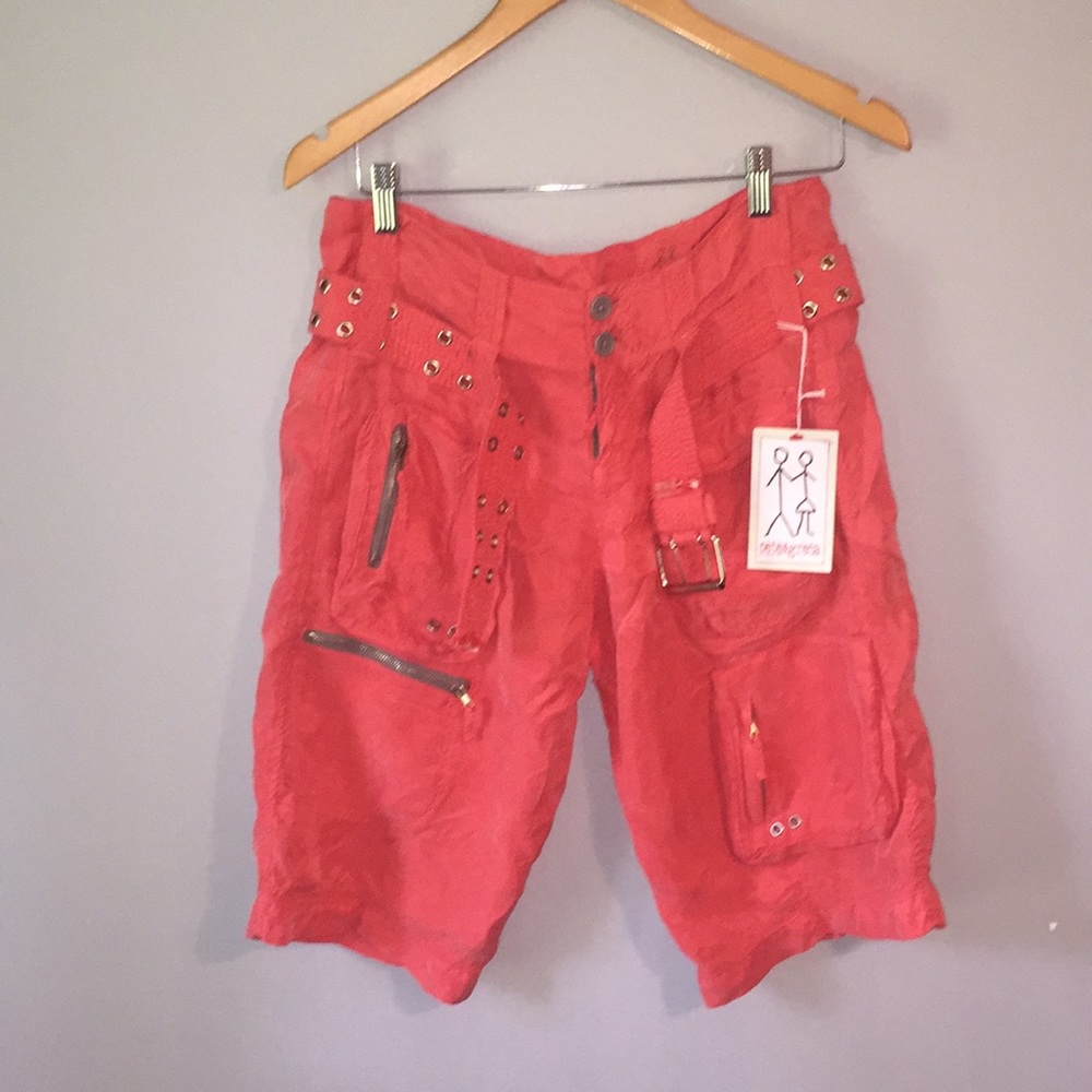 P63.  Pete&greta. Cargo shorts